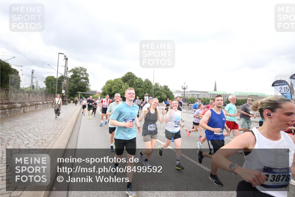 29.06.2025 - hella hamburg halbmarathon Jannik Wohlers http://msf.ph/oto/8499592 29.06.2025 10:56:44 Lombardsbrücke 1207, 2370, 2871, 3195, 3470, 3485, 3723, 3851, 4086, 4106, 4241, 4485, 4568, 4569, 4611, 4998, 5057, 5316, 5639, 6053, 6284, 6832, 6981, 7416, 7417, 7592, 7787, 7964, 8039, 8197, 8224, 8546, 8679, 8851, 9110, 9298, 9299, 9329, 9513, 9570, 9670, 10016, 10142, 10450, 10505, 11050, 11179, 11323, 11954, 12226, 12476, 12477, 12484, 12535, 12698, 12828, 12829, 12832, 12984, 13194, 13224, 13276, 13490, 13513, 13731, 13878, 13986, 14146, 14148, 14414, 15499 meine-sportfotos.de