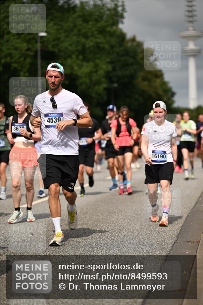 29.06.2025 - hella hamburg halbmarathon Dr. Thomas Lammeyer http://msf.ph/oto/8499593 29.06.2025 10:24:14 Kennedybrücke 1110, 1115, 1145, 2357, 3278, 3678, 4539, 4585, 4614, 4737, 4739, 5035, 5123, 5251, 5556, 5659, 5834, 5849, 5878, 6444, 6796, 6797, 6872, 6874, 7137, 7519, 7647, 7739, 7744, 7808, 7917, 8387, 8462, 9136, 9196, 9735, 10414, 10550, 10622, 11028, 11036, 11434 meine-sportfotos.de