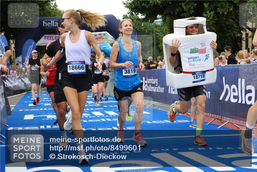 29.06.2025 - hella hamburg halbmarathon Strokosch-Dieckow http://msf.ph/oto/8499601 29.06.2025 10:53:38 Ziel 1030, 1098, 1502, 1783, 2058, 2082, 2518, 2630, 3399, 3819, 5399, 6628, 6762, 6877, 8285, 8335, 10549, 10895, 11588, 11589, 11604, 12632, 13865, 14702, 14818, 15061, 15113, 15441, 15497, 15856, 16092, 17482, 18143, 18450, 18514, 18612, 18666, 18715 meine-sportfotos.de