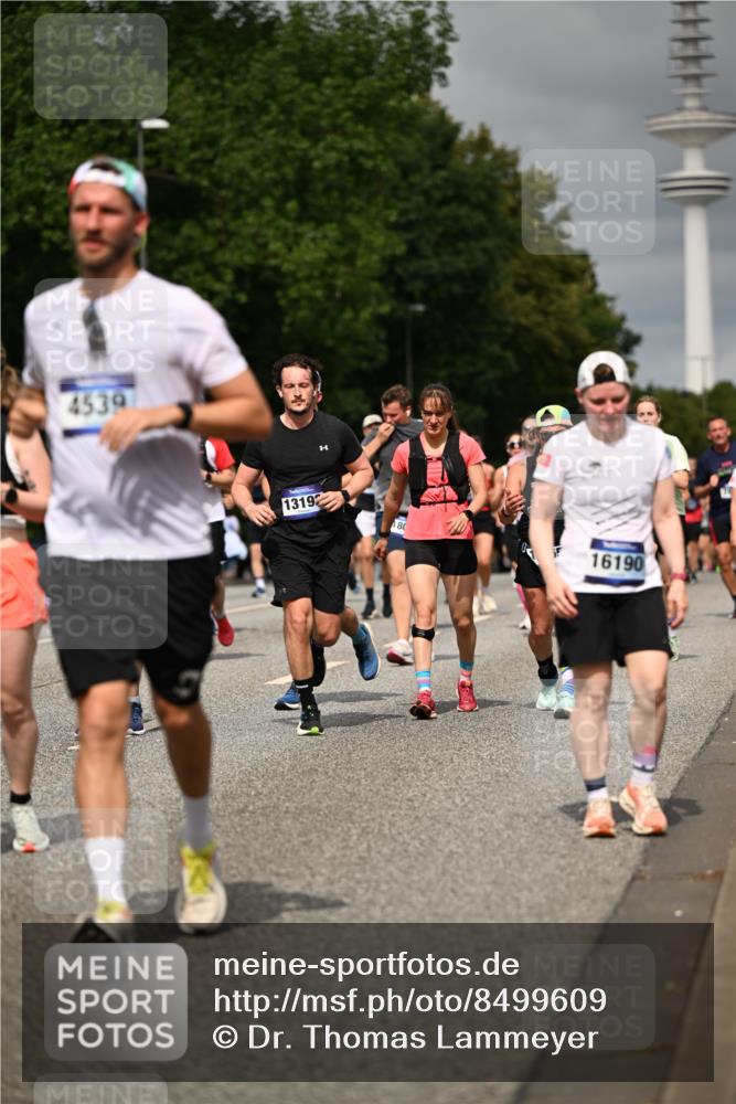 29.06.2025 - hella hamburg halbmarathon Dr. Thomas Lammeyer http://msf.ph/oto/8499609 29.06.2025 10:24:15 Kennedybrücke 1110, 1115, 1145, 2357, 3278, 3678, 4539, 4585, 4614, 4737, 4739, 5035, 5123, 5251, 5556, 5659, 5834, 5849, 5878, 6444, 6796, 6797, 6872, 6874, 7137, 7519, 7647, 7739, 7744, 7808, 7917, 8387, 8462, 9136, 9196, 9735, 10414, 10550, 10622, 11028, 11036, 11434 meine-sportfotos.de