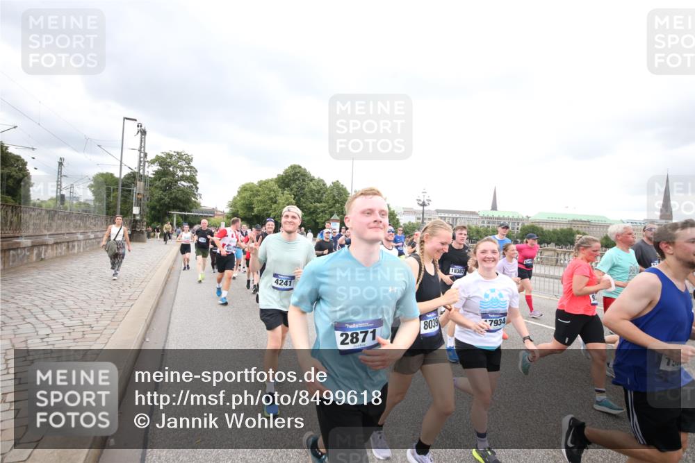 29.06.2025 - hella hamburg halbmarathon Jannik Wohlers http://msf.ph/oto/8499618 29.06.2025 10:56:45 Lombardsbrücke 1207, 2370, 2871, 3195, 3470, 3485, 3723, 3851, 4086, 4106, 4241, 4485, 4568, 4569, 4611, 4998, 5057, 5316, 5639, 6053, 6284, 6832, 6981, 7416, 7417, 7592, 7787, 7964, 8039, 8224, 8546, 8679, 8851, 8853, 9110, 9298, 9299, 9329, 9513, 9570, 9670, 10016, 10142, 10505, 11050, 11179, 11323, 11954, 12226, 12476, 12477, 12484, 12535, 12698, 12828, 12829, 12832, 12984, 13048, 13194, 13224, 13276, 13490, 13513, 13731, 13878, 13986, 14146, 14148, 14414, 15499 meine-sportfotos.de