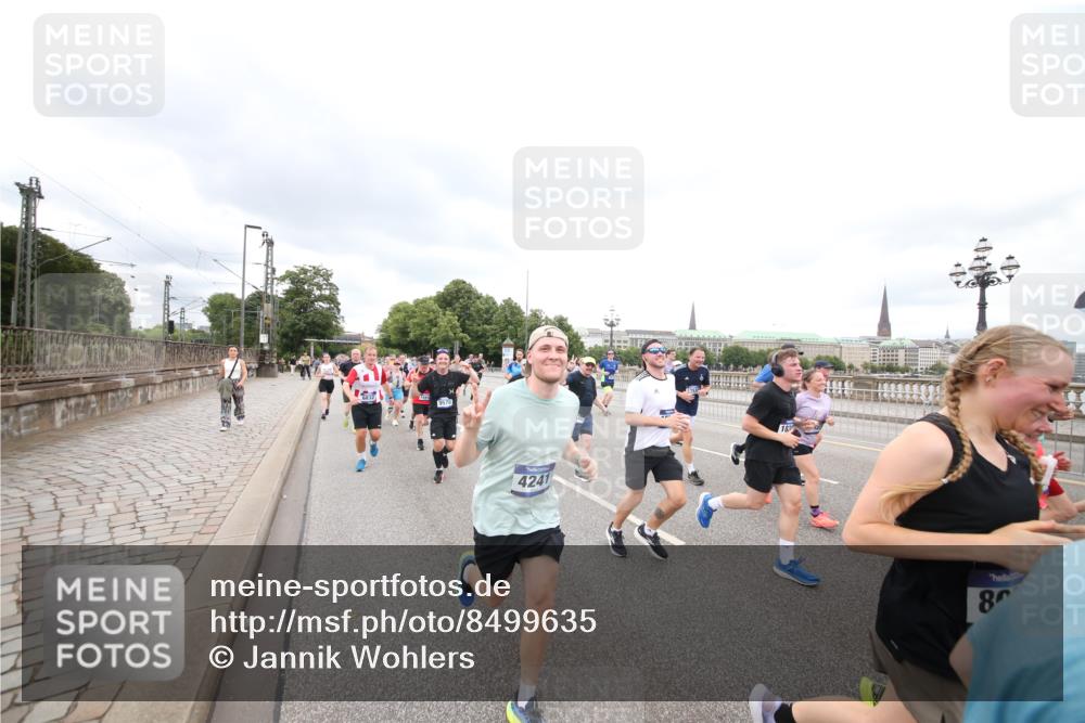 29.06.2025 - hella hamburg halbmarathon Jannik Wohlers http://msf.ph/oto/8499635 29.06.2025 10:56:45 Lombardsbrücke 1207, 2370, 2871, 3195, 3470, 3485, 3723, 3851, 4086, 4106, 4241, 4485, 4568, 4569, 4611, 4998, 5057, 5316, 5639, 6053, 6284, 6832, 6981, 7416, 7417, 7592, 7787, 7964, 8039, 8224, 8546, 8679, 8851, 8853, 9110, 9298, 9299, 9329, 9513, 9570, 9670, 10016, 10142, 10505, 11050, 11179, 11323, 11954, 12226, 12476, 12477, 12484, 12535, 12698, 12828, 12829, 12832, 12984, 13048, 13194, 13224, 13276, 13490, 13513, 13731, 13878, 13986, 14146, 14148, 14414, 15499 meine-sportfotos.de