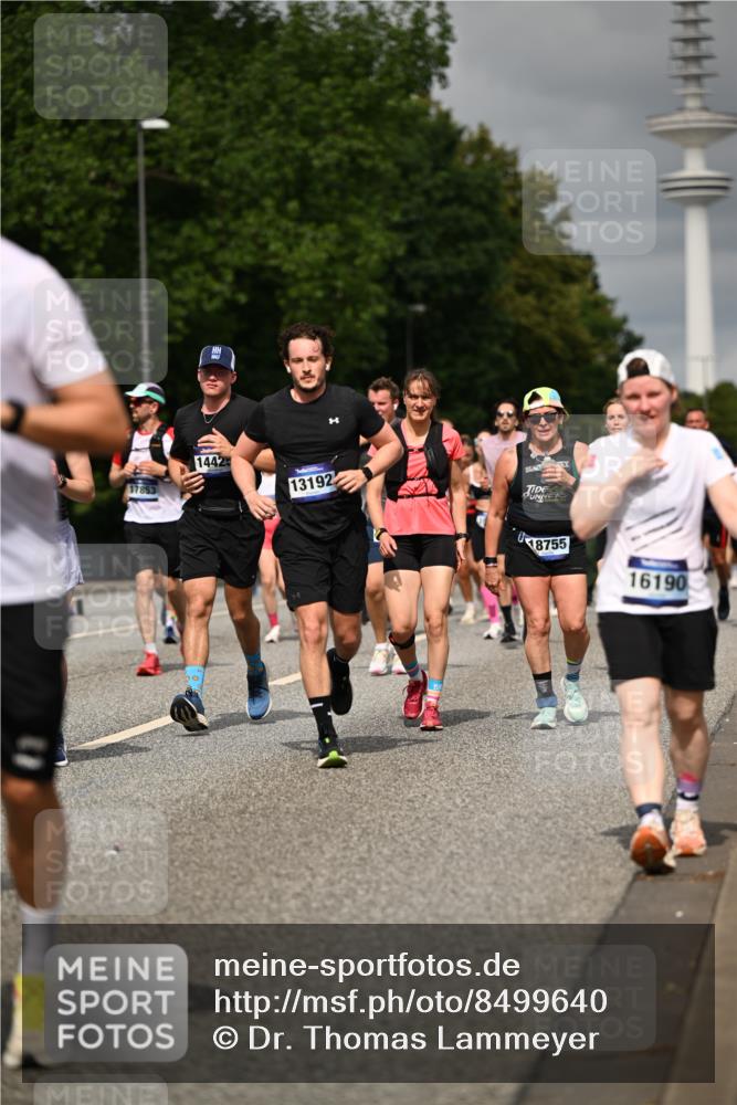 29.06.2025 - hella hamburg halbmarathon Dr. Thomas Lammeyer http://msf.ph/oto/8499640 29.06.2025 10:24:15 Kennedybrücke 1110, 1115, 1145, 2357, 3278, 3678, 4539, 4585, 4614, 4737, 4739, 5035, 5123, 5251, 5556, 5659, 5834, 5849, 5878, 6444, 6796, 6797, 6872, 6874, 7137, 7519, 7647, 7739, 7744, 7808, 7917, 8387, 8462, 9136, 9196, 9735, 10414, 10550, 10622, 11028, 11036, 11434 meine-sportfotos.de