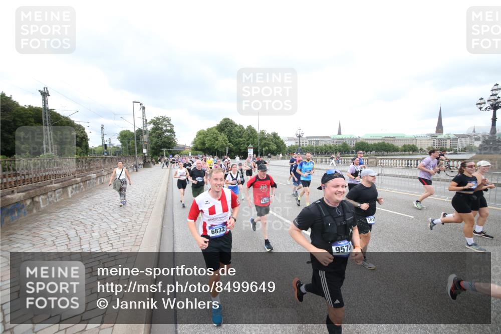 29.06.2025 - hella hamburg halbmarathon Jannik Wohlers http://msf.ph/oto/8499649 29.06.2025 10:56:47 Lombardsbrücke 2041, 2370, 2871, 3195, 3470, 3485, 3723, 3851, 4086, 4106, 4241, 4485, 4568, 4569, 4611, 4998, 5057, 5316, 5639, 6053, 6832, 6981, 7592, 7787, 7964, 8039, 8224, 8546, 8552, 8679, 8851, 8853, 9110, 9298, 9299, 9329, 9430, 9513, 9570, 9670, 10142, 10505, 10913, 10914, 11050, 11179, 11323, 11954, 12226, 12476, 12477, 12484, 12535, 12698, 12829, 12832, 12984, 13048, 13194, 13224, 13438, 13490, 13513, 13731, 13878, 13986, 14146, 14148, 14366, 14414, 14862, 15499 meine-sportfotos.de