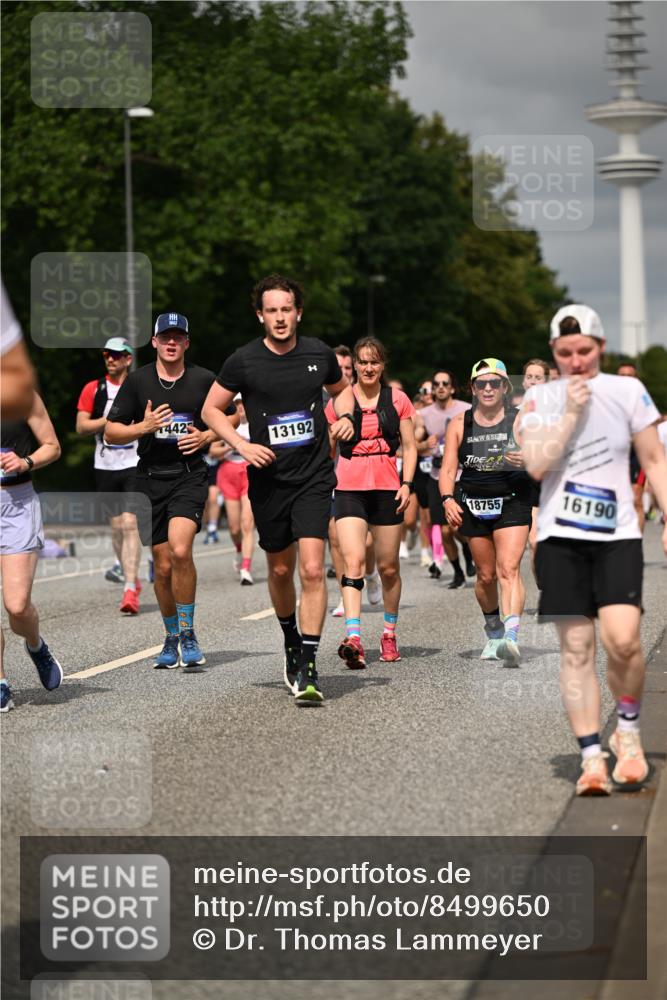 29.06.2025 - hella hamburg halbmarathon Dr. Thomas Lammeyer http://msf.ph/oto/8499650 29.06.2025 10:24:16 Kennedybrücke 1110, 1115, 1145, 2357, 3278, 3678, 4539, 4585, 4614, 4737, 4739, 5123, 5251, 5556, 5659, 5834, 5849, 5878, 6444, 6796, 6797, 6872, 6874, 7137, 7519, 7647, 7739, 7744, 7808, 7917, 8387, 8462, 9136, 9196, 9735, 10414, 10550, 10622, 11028, 11036, 11434 meine-sportfotos.de