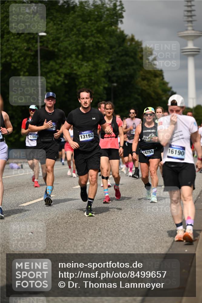 29.06.2025 - hella hamburg halbmarathon Dr. Thomas Lammeyer http://msf.ph/oto/8499657 29.06.2025 10:24:16 Kennedybrücke 1110, 1115, 1145, 2357, 3278, 3678, 4539, 4585, 4614, 4737, 4739, 5123, 5251, 5556, 5659, 5834, 5849, 5878, 6444, 6796, 6797, 6872, 6874, 7137, 7519, 7647, 7739, 7744, 7808, 7917, 8387, 8462, 9136, 9196, 9735, 10414, 10550, 10622, 11028, 11036, 11434 meine-sportfotos.de