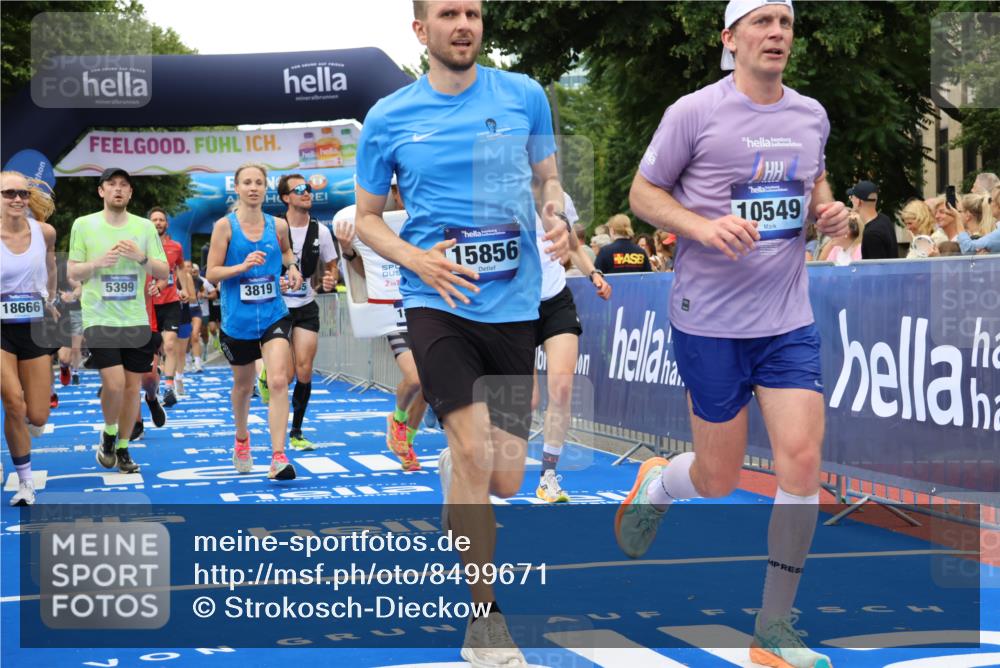 29.06.2025 - hella hamburg halbmarathon Strokosch-Dieckow http://msf.ph/oto/8499671 29.06.2025 10:53:36 Ziel 1030, 1061, 1098, 1499, 1502, 1783, 2058, 2070, 2082, 2518, 2630, 3399, 3819, 5399, 5866, 6628, 6762, 10549, 10895, 11588, 11589, 11604, 12632, 13865, 14702, 14818, 15061, 15113, 15441, 15497, 15856, 16092, 17482, 17710, 18143, 18450, 18514, 18612, 18666, 18715 meine-sportfotos.de