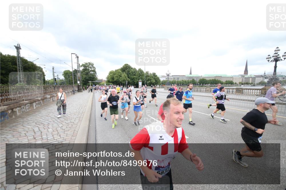 29.06.2025 - hella hamburg halbmarathon Jannik Wohlers http://msf.ph/oto/8499676 29.06.2025 10:56:47 Lombardsbrücke 2041, 2370, 2871, 3195, 3470, 3485, 3723, 3851, 4086, 4106, 4241, 4485, 4568, 4569, 4611, 4998, 5057, 5316, 5639, 6053, 6832, 6981, 7592, 7787, 7964, 8039, 8224, 8546, 8552, 8679, 8851, 8853, 9110, 9298, 9299, 9329, 9430, 9513, 9570, 9670, 10142, 10505, 10913, 10914, 11050, 11179, 11323, 11954, 12226, 12476, 12477, 12484, 12535, 12698, 12829, 12832, 12984, 13048, 13194, 13224, 13438, 13490, 13513, 13731, 13878, 13986, 14146, 14148, 14366, 14414, 14862, 15499 meine-sportfotos.de