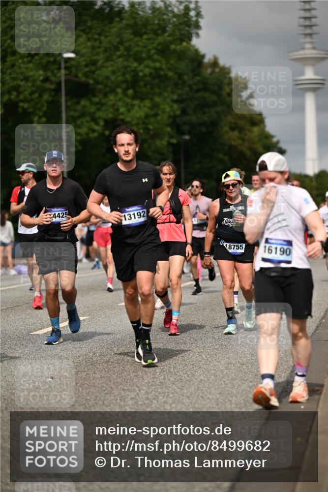 29.06.2025 - hella hamburg halbmarathon Dr. Thomas Lammeyer http://msf.ph/oto/8499682 29.06.2025 10:24:16 Kennedybrücke 1110, 1115, 1145, 2357, 3278, 3678, 4539, 4585, 4614, 4737, 4739, 5123, 5251, 5556, 5659, 5834, 5849, 5878, 6444, 6796, 6797, 6872, 6874, 7137, 7519, 7647, 7739, 7744, 7808, 7917, 8387, 8462, 9136, 9196, 9735, 10414, 10550, 10622, 11028, 11036, 11434 meine-sportfotos.de