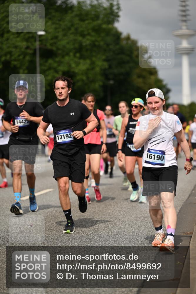 29.06.2025 - hella hamburg halbmarathon Dr. Thomas Lammeyer http://msf.ph/oto/8499692 29.06.2025 10:24:17 Kennedybrücke 1110, 1115, 1145, 2357, 3278, 3678, 4539, 4585, 4614, 4737, 4739, 5123, 5251, 5556, 5659, 5834, 5849, 6444, 6797, 6872, 6874, 7137, 7519, 7647, 7739, 7744, 7808, 7917, 8387, 8462, 9136, 9196, 9735, 10414, 10550, 10622, 11028, 11036, 11434 meine-sportfotos.de