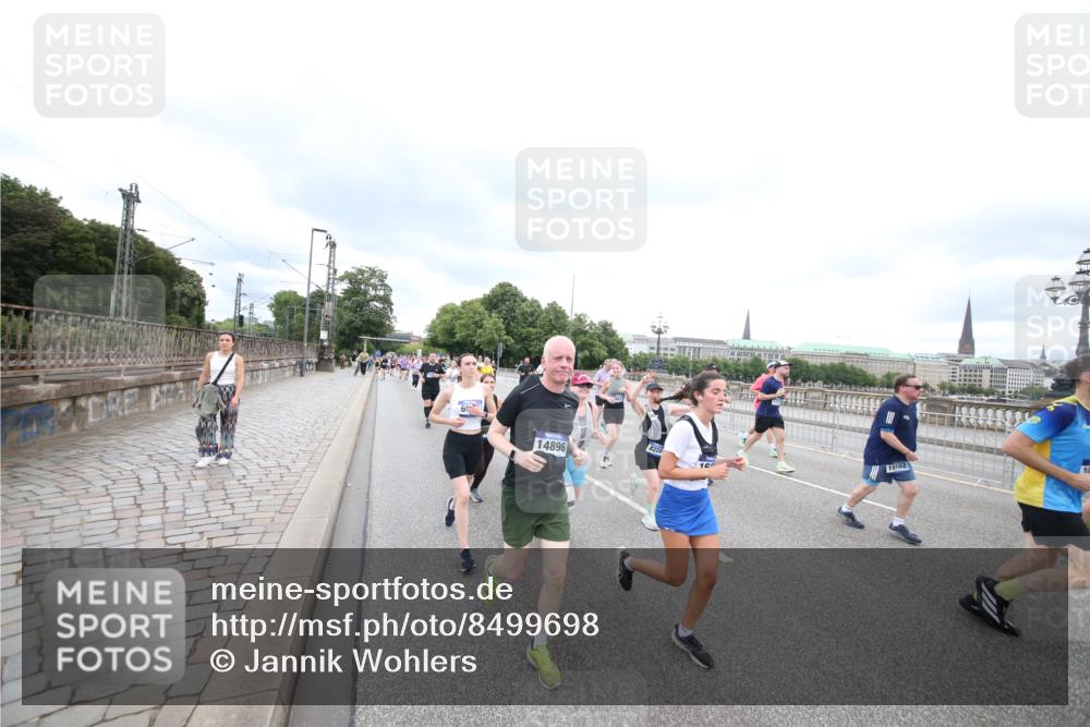 29.06.2025 - hella hamburg halbmarathon Jannik Wohlers http://msf.ph/oto/8499698 29.06.2025 10:56:48 Lombardsbrücke 2041, 2370, 2871, 3195, 3470, 3485, 3723, 3851, 4086, 4106, 4241, 4485, 4568, 4569, 4611, 4998, 5057, 5316, 5639, 6053, 6832, 6981, 7592, 7787, 7964, 8039, 8224, 8546, 8552, 8679, 8851, 8853, 9110, 9298, 9299, 9329, 9430, 9513, 9570, 9670, 9824, 10142, 10505, 10913, 10914, 11050, 11179, 11323, 11954, 12226, 12476, 12477, 12484, 12535, 12698, 12829, 12832, 12984, 13048, 13194, 13224, 13438, 13490, 13513, 13731, 13878, 13986, 14146, 14148, 14366, 14414, 14862, 15499 meine-sportfotos.de