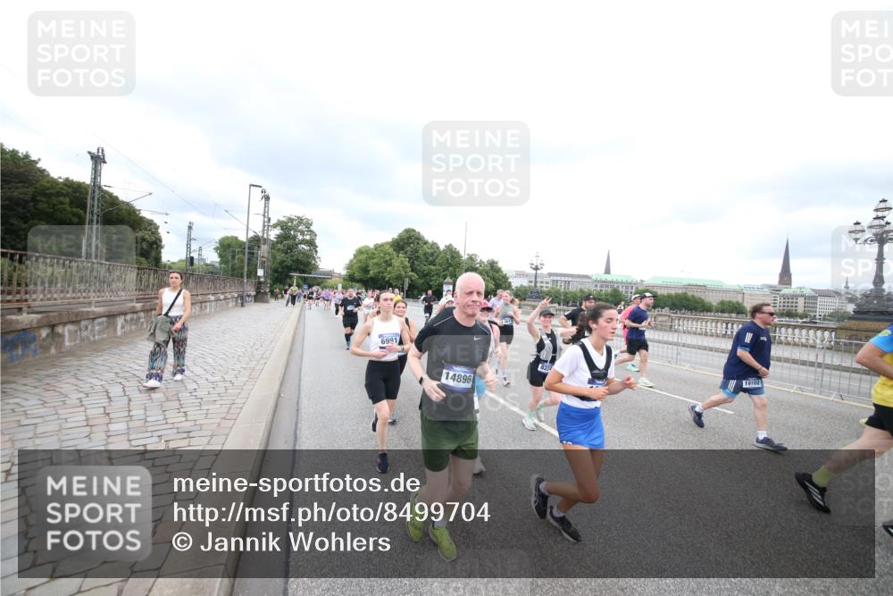 29.06.2025 - hella hamburg halbmarathon Jannik Wohlers http://msf.ph/oto/8499704 29.06.2025 10:56:48 Lombardsbrücke 2041, 2370, 2871, 3195, 3470, 3485, 3723, 3851, 4086, 4106, 4241, 4485, 4568, 4569, 4611, 4998, 5057, 5316, 5639, 6053, 6832, 6981, 7592, 7787, 7964, 8039, 8224, 8546, 8552, 8679, 8851, 8853, 9110, 9298, 9299, 9329, 9430, 9513, 9570, 9670, 9824, 10142, 10505, 10913, 10914, 11050, 11179, 11323, 11954, 12226, 12476, 12477, 12484, 12535, 12698, 12829, 12832, 12984, 13048, 13194, 13224, 13438, 13490, 13513, 13731, 13878, 13986, 14146, 14148, 14366, 14414, 14862, 15499 meine-sportfotos.de