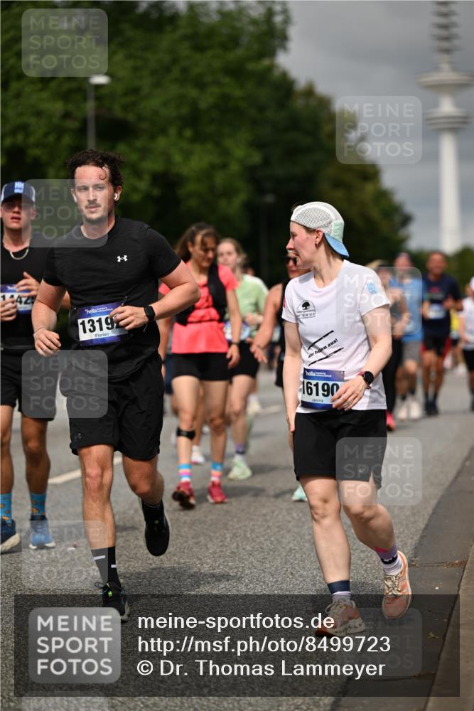 29.06.2025 - hella hamburg halbmarathon Dr. Thomas Lammeyer http://msf.ph/oto/8499723 29.06.2025 10:24:18 Kennedybrücke 1110, 1115, 1145, 2357, 3278, 3678, 4539, 4585, 4614, 4737, 4739, 5123, 5556, 5659, 5834, 5849, 5937, 6444, 6874, 7137, 7519, 7739, 7744, 7808, 7917, 8387, 8462, 8588, 9136, 9196, 9735, 10414, 10550, 10622, 11028, 11036, 11434 meine-sportfotos.de