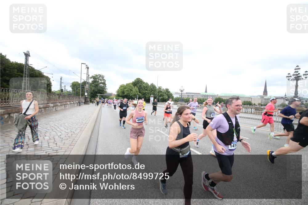 29.06.2025 - hella hamburg halbmarathon Jannik Wohlers http://msf.ph/oto/8499725 29.06.2025 10:56:49 Lombardsbrücke 2041, 2370, 2871, 3195, 3470, 3723, 3851, 4086, 4106, 4241, 4485, 4611, 4998, 5057, 5316, 5639, 5738, 6053, 6832, 6981, 7592, 7787, 7964, 8039, 8224, 8287, 8546, 8552, 8679, 8851, 8853, 9110, 9298, 9299, 9329, 9430, 9513, 9570, 9670, 9824, 10142, 10505, 10913, 10914, 11050, 11179, 11323, 11954, 12226, 12306, 12476, 12477, 12484, 12535, 12698, 12829, 12832, 12984, 13048, 13224, 13438, 13490, 13513, 13697, 13731, 13878, 13986, 14146, 14148, 14366, 14414, 14862, 15499 meine-sportfotos.de