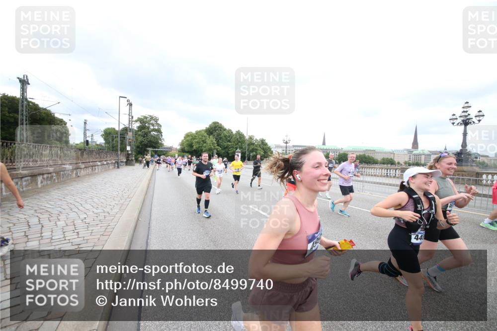 29.06.2025 - hella hamburg halbmarathon Jannik Wohlers http://msf.ph/oto/8499740 29.06.2025 10:56:50 Lombardsbrücke 2041, 2370, 2871, 3195, 3470, 3723, 3851, 4086, 4106, 4241, 4485, 4611, 4998, 5057, 5316, 5639, 5738, 6053, 6832, 6981, 7592, 7728, 7787, 8039, 8224, 8287, 8546, 8552, 8679, 8851, 8853, 9110, 9298, 9299, 9329, 9430, 9513, 9570, 9670, 9824, 10142, 10505, 10913, 10914, 11050, 11179, 11323, 11954, 12226, 12306, 12396, 12476, 12477, 12484, 12535, 12698, 12832, 12984, 13048, 13224, 13438, 13490, 13513, 13697, 13731, 13878, 13986, 14146, 14148, 14366, 14414, 14862 meine-sportfotos.de