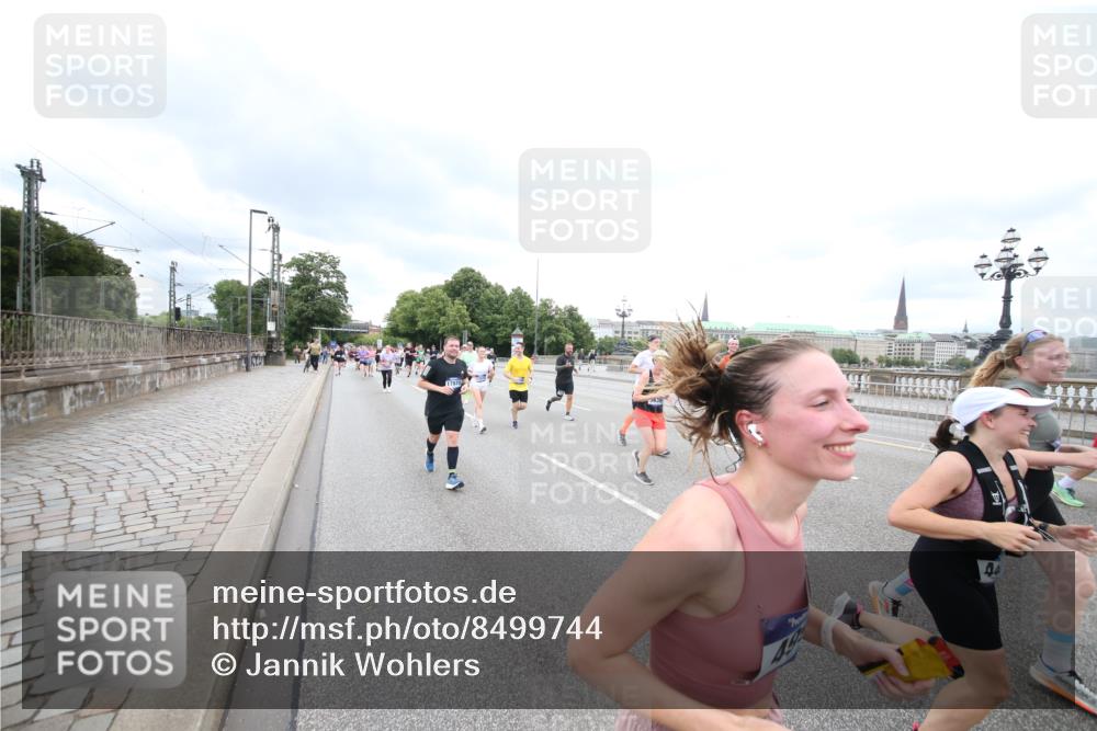 29.06.2025 - hella hamburg halbmarathon Jannik Wohlers http://msf.ph/oto/8499744 29.06.2025 10:56:50 Lombardsbrücke 2041, 2370, 2871, 3195, 3470, 3723, 3851, 4086, 4106, 4241, 4485, 4611, 4998, 5057, 5316, 5639, 5738, 6053, 6832, 6981, 7592, 7728, 7787, 8039, 8224, 8287, 8546, 8552, 8679, 8851, 8853, 9110, 9298, 9299, 9329, 9430, 9513, 9570, 9670, 9824, 10142, 10505, 10913, 10914, 11050, 11179, 11323, 11954, 12226, 12306, 12396, 12476, 12477, 12484, 12535, 12698, 12832, 12984, 13048, 13224, 13438, 13490, 13513, 13697, 13731, 13878, 13986, 14146, 14148, 14366, 14414, 14862 meine-sportfotos.de