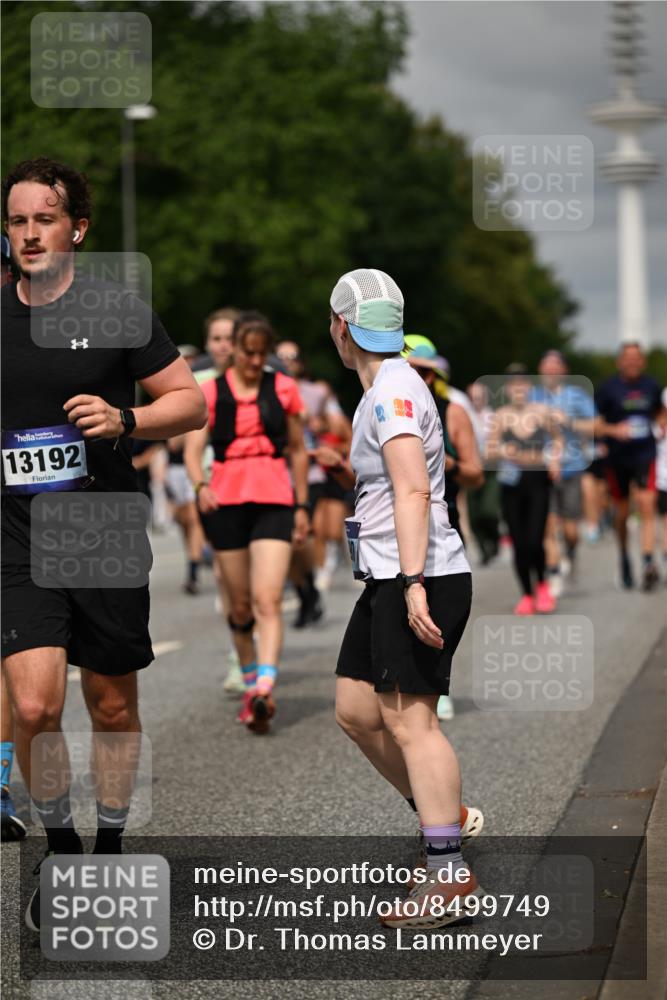 29.06.2025 - hella hamburg halbmarathon Dr. Thomas Lammeyer http://msf.ph/oto/8499749 29.06.2025 10:24:18 Kennedybrücke 1110, 1115, 1145, 2357, 3278, 3678, 4539, 4585, 4614, 4737, 4739, 5123, 5556, 5659, 5834, 5849, 5937, 6444, 6874, 7137, 7519, 7739, 7744, 7808, 7917, 8387, 8462, 8588, 9136, 9196, 9735, 10414, 10550, 10622, 11028, 11036, 11434 meine-sportfotos.de