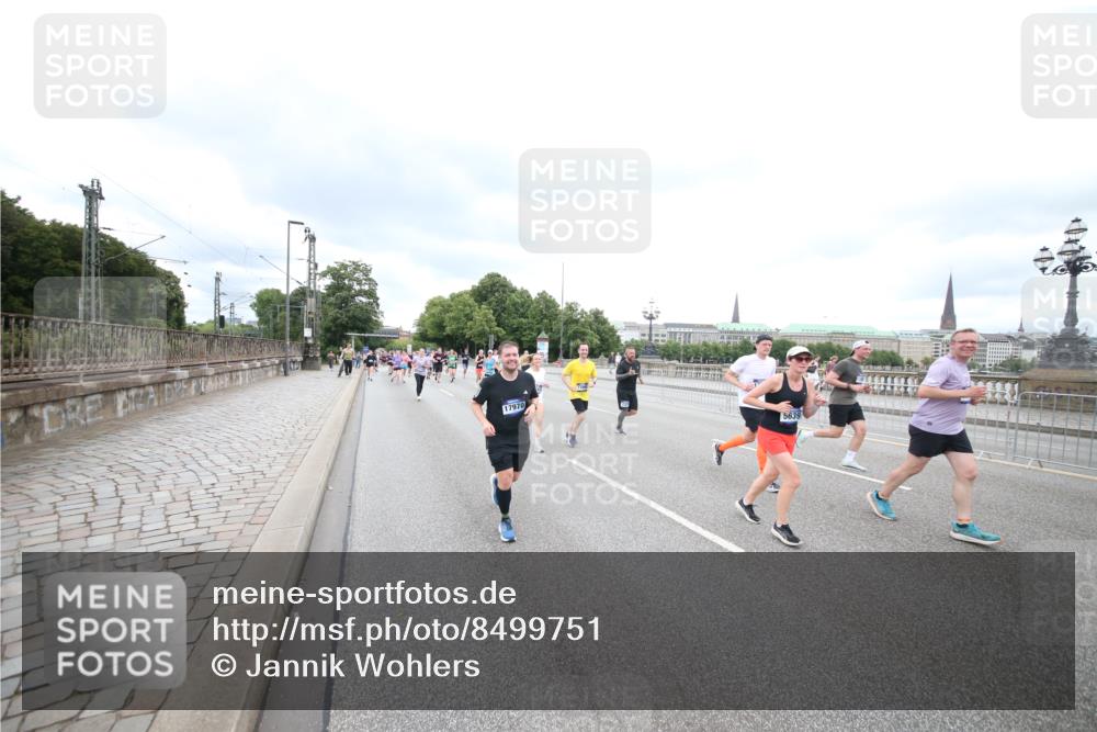 29.06.2025 - hella hamburg halbmarathon Jannik Wohlers http://msf.ph/oto/8499751 29.06.2025 10:56:50 Lombardsbrücke 2041, 2370, 2871, 3195, 3470, 3723, 3851, 4086, 4106, 4241, 4485, 4611, 4998, 5057, 5316, 5639, 5738, 6053, 6832, 6981, 7592, 7728, 7787, 8039, 8224, 8287, 8546, 8552, 8679, 8851, 8853, 9110, 9298, 9299, 9329, 9430, 9513, 9570, 9670, 9824, 10142, 10505, 10913, 10914, 11050, 11179, 11323, 11954, 12226, 12306, 12396, 12476, 12477, 12484, 12535, 12698, 12832, 12984, 13048, 13224, 13438, 13490, 13513, 13697, 13731, 13878, 13986, 14146, 14148, 14366, 14414, 14862 meine-sportfotos.de
