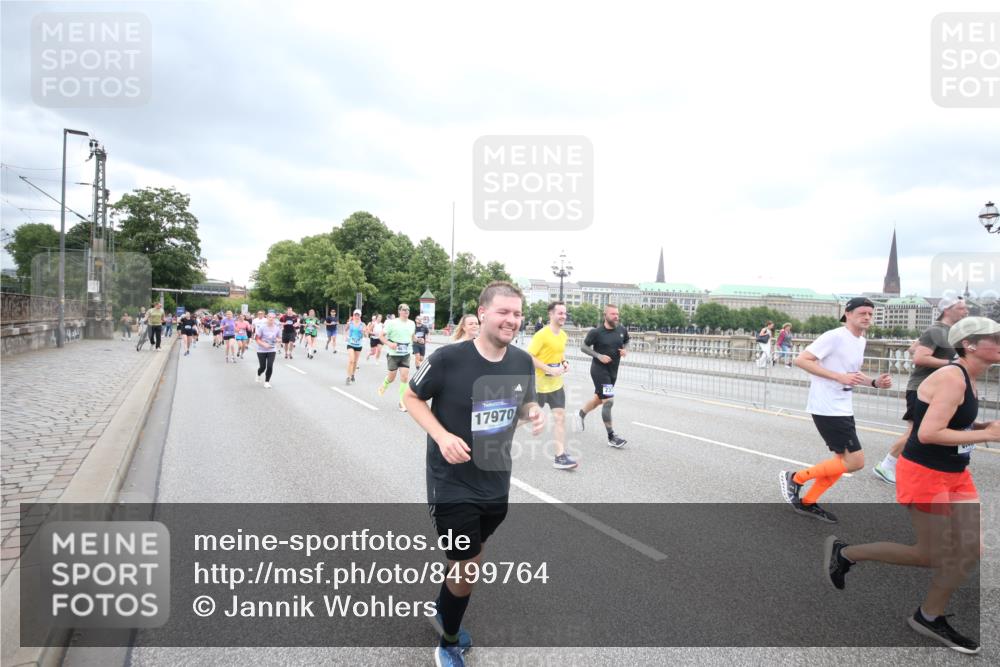 29.06.2025 - hella hamburg halbmarathon Jannik Wohlers http://msf.ph/oto/8499764 29.06.2025 10:56:51 Lombardsbrücke 2041, 2370, 2871, 3195, 3470, 3723, 3851, 4086, 4106, 4180, 4241, 4485, 4611, 4998, 5057, 5316, 5639, 5738, 6053, 6832, 6981, 7592, 7728, 7787, 8039, 8224, 8287, 8546, 8552, 8679, 8851, 8853, 9110, 9298, 9299, 9329, 9430, 9513, 9570, 9670, 9824, 10142, 10505, 10913, 10914, 11050, 11179, 11323, 11954, 12226, 12306, 12396, 12476, 12477, 12484, 12535, 12698, 12832, 12984, 13048, 13224, 13438, 13490, 13513, 13697, 13731, 13878, 13986, 14146, 14148, 14366, 14414, 14862 meine-sportfotos.de