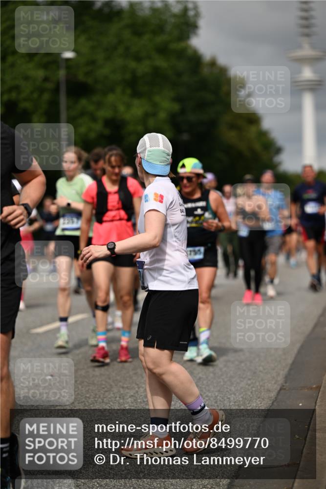 29.06.2025 - hella hamburg halbmarathon Dr. Thomas Lammeyer http://msf.ph/oto/8499770 29.06.2025 10:24:18 Kennedybrücke 1110, 1115, 1145, 2357, 3278, 3678, 4539, 4585, 4614, 4737, 4739, 5123, 5556, 5659, 5834, 5849, 5937, 6444, 6874, 7137, 7519, 7739, 7744, 7808, 7917, 8387, 8462, 8588, 9136, 9196, 9735, 10414, 10550, 10622, 11028, 11036, 11434 meine-sportfotos.de