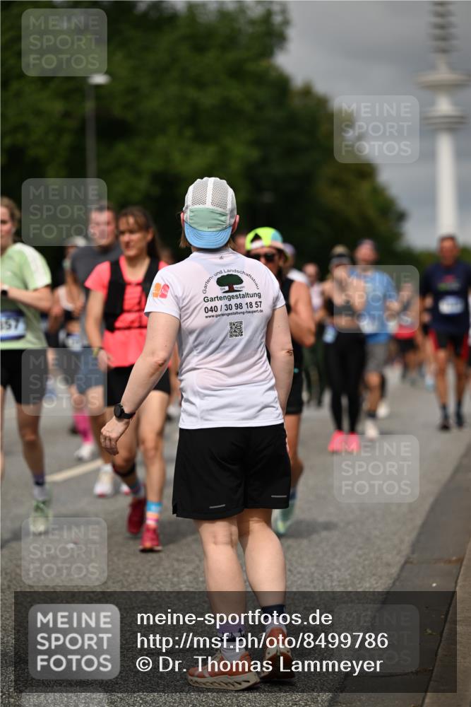 29.06.2025 - hella hamburg halbmarathon Dr. Thomas Lammeyer http://msf.ph/oto/8499786 29.06.2025 10:24:19 Kennedybrücke 1110, 1115, 1145, 1534, 2357, 3278, 3678, 4539, 4585, 4614, 4737, 4739, 5123, 5556, 5659, 5834, 5849, 5937, 6444, 6874, 7101, 7137, 7519, 7739, 7744, 7808, 7917, 8387, 8462, 8588, 9136, 9196, 9735, 10414, 10550, 10595, 10622, 11028, 11036, 11434 meine-sportfotos.de