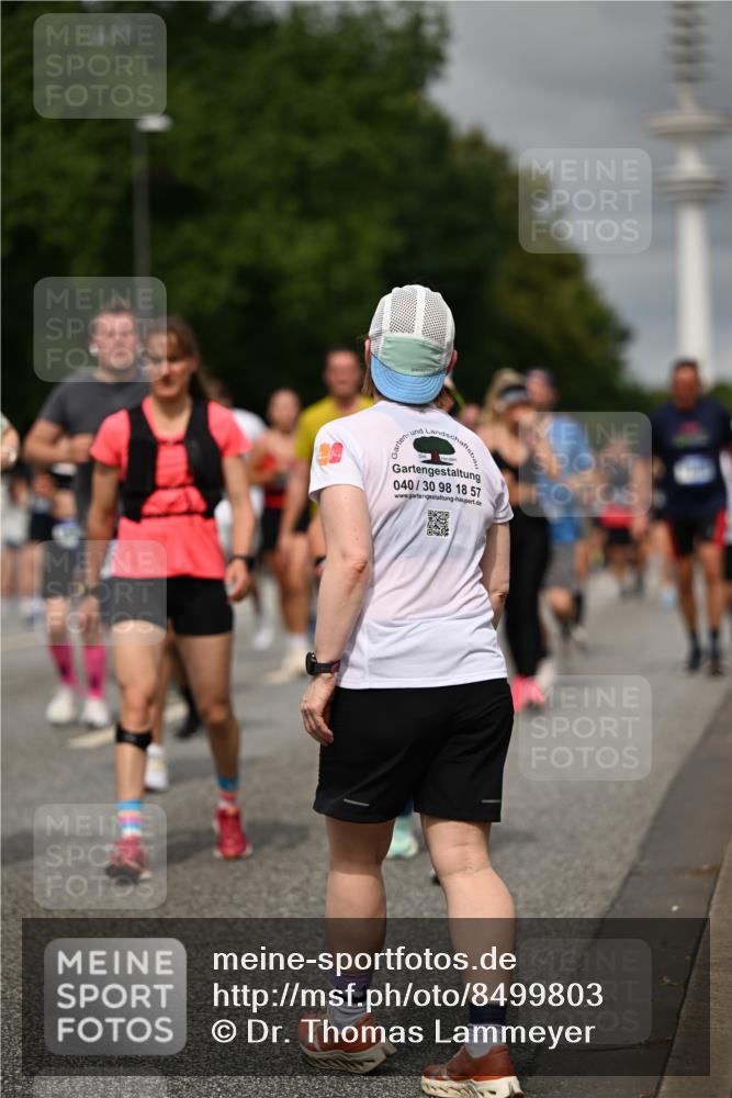 29.06.2025 - hella hamburg halbmarathon Dr. Thomas Lammeyer http://msf.ph/oto/8499803 29.06.2025 10:24:20 Kennedybrücke 1046, 1069, 1110, 1115, 1145, 1534, 2357, 3278, 3678, 4539, 4585, 4614, 4737, 4739, 5123, 5556, 5659, 5831, 5834, 5849, 5937, 6444, 7101, 7137, 7519, 7739, 7744, 7808, 7917, 8387, 8462, 8588, 9136, 9196, 9735, 10414, 10550, 10595, 10622, 11028, 11036, 11434 meine-sportfotos.de