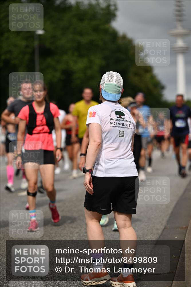 29.06.2025 - hella hamburg halbmarathon Dr. Thomas Lammeyer http://msf.ph/oto/8499809 29.06.2025 10:24:20 Kennedybrücke 1046, 1069, 1110, 1115, 1145, 1534, 2357, 3278, 3678, 4539, 4585, 4614, 4737, 4739, 5123, 5556, 5659, 5831, 5834, 5849, 5937, 6444, 7101, 7137, 7519, 7739, 7744, 7808, 7917, 8387, 8462, 8588, 9136, 9196, 9735, 10414, 10550, 10595, 10622, 11028, 11036, 11434 meine-sportfotos.de