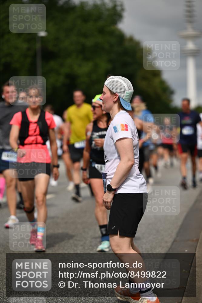 29.06.2025 - hella hamburg halbmarathon Dr. Thomas Lammeyer http://msf.ph/oto/8499822 29.06.2025 10:24:20 Kennedybrücke 1046, 1069, 1110, 1115, 1145, 1534, 2357, 3278, 3678, 4539, 4585, 4614, 4737, 4739, 5123, 5556, 5659, 5831, 5834, 5849, 5937, 6444, 7101, 7137, 7519, 7739, 7744, 7808, 7917, 8387, 8462, 8588, 9136, 9196, 9735, 10414, 10550, 10595, 10622, 11028, 11036, 11434 meine-sportfotos.de