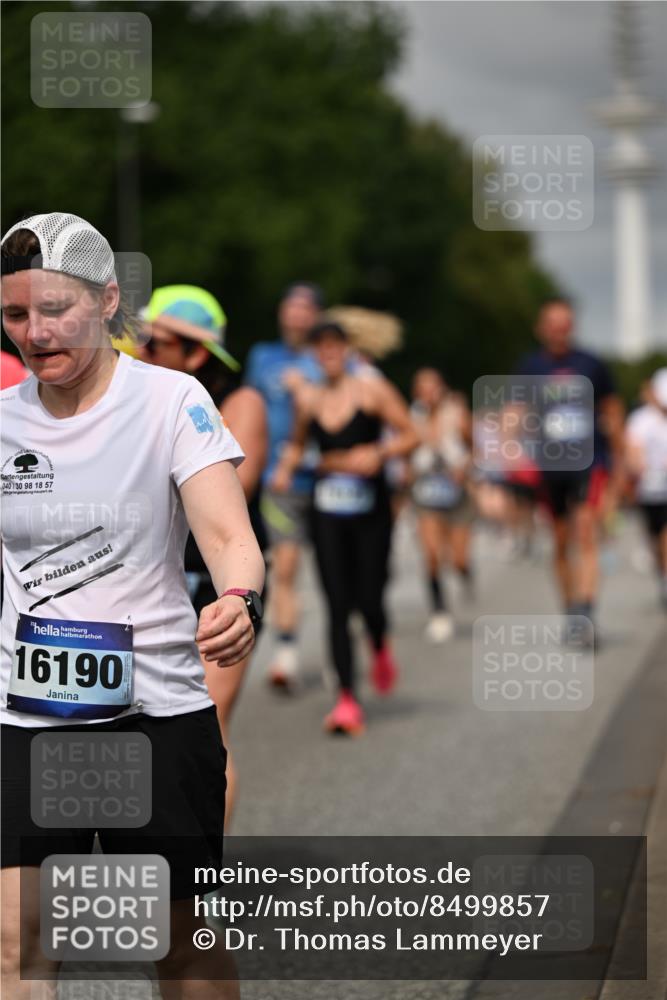 29.06.2025 - hella hamburg halbmarathon Dr. Thomas Lammeyer http://msf.ph/oto/8499857 29.06.2025 10:24:22 Kennedybrücke 1046, 1069, 1110, 1115, 1474, 1534, 2357, 3278, 3678, 3733, 4422, 4539, 4585, 4614, 4737, 4739, 5123, 5659, 5831, 5834, 5849, 5937, 6444, 7101, 7519, 7739, 7744, 7808, 7917, 8387, 8462, 8588, 9136, 9196, 9735, 10414, 10550, 10595, 10622, 11028, 11434 meine-sportfotos.de
