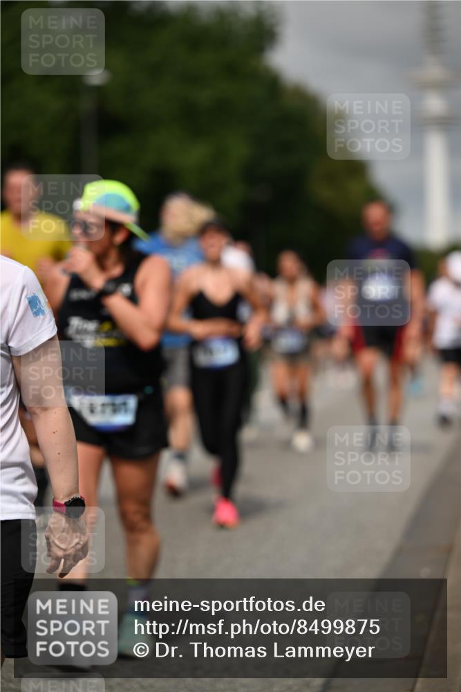 29.06.2025 - hella hamburg halbmarathon Dr. Thomas Lammeyer http://msf.ph/oto/8499875 29.06.2025 10:24:22 Kennedybrücke 1046, 1069, 1110, 1115, 1474, 1534, 2357, 3278, 3678, 3733, 4422, 4539, 4585, 4614, 4737, 4739, 5123, 5659, 5831, 5834, 5849, 5937, 6444, 7101, 7519, 7739, 7744, 7808, 7917, 8387, 8462, 8588, 9136, 9196, 9735, 10414, 10550, 10595, 10622, 11028, 11434 meine-sportfotos.de