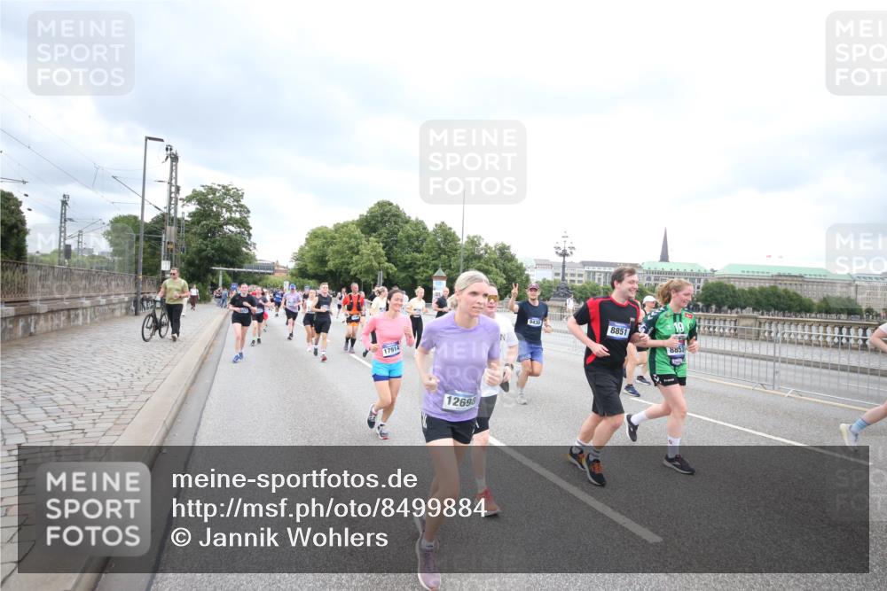 29.06.2025 - hella hamburg halbmarathon Jannik Wohlers http://msf.ph/oto/8499884 29.06.2025 10:56:57 Lombardsbrücke 2041, 2370, 3195, 3388, 3723, 3750, 3851, 4086, 4106, 4180, 4998, 5117, 5316, 5639, 5738, 6827, 7728, 7787, 8035, 8287, 8386, 8540, 8552, 8851, 8853, 8873, 9110, 9430, 9670, 9824, 10078, 10913, 10914, 11954, 12306, 12396, 12698, 12799, 12832, 12984, 13048, 13224, 13425, 13427, 13438, 13490, 13513, 13697, 13731, 14146, 14366, 14862, 16007, 18534 meine-sportfotos.de