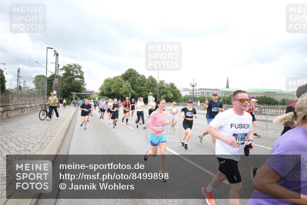 29.06.2025 - hella hamburg halbmarathon Jannik Wohlers http://msf.ph/oto/8499898 29.06.2025 10:56:57 Lombardsbrücke 2041, 2370, 3195, 3388, 3723, 3750, 3851, 4086, 4106, 4180, 4998, 5117, 5316, 5639, 5738, 6827, 7728, 7787, 8035, 8287, 8386, 8540, 8552, 8851, 8853, 8873, 9110, 9430, 9670, 9824, 10078, 10913, 10914, 11954, 12306, 12396, 12698, 12799, 12832, 12984, 13048, 13224, 13425, 13427, 13438, 13490, 13513, 13697, 13731, 14146, 14366, 14862, 16007, 18534 meine-sportfotos.de