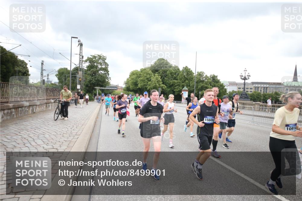 29.06.2025 - hella hamburg halbmarathon Jannik Wohlers http://msf.ph/oto/8499901 29.06.2025 10:56:59 Lombardsbrücke 2041, 2370, 3195, 3388, 3723, 3750, 3851, 4086, 4106, 4180, 4197, 5117, 5316, 5738, 6827, 7728, 7787, 8035, 8287, 8386, 8540, 8552, 8851, 8853, 8873, 9110, 9430, 9670, 9824, 10078, 10913, 10914, 12306, 12396, 12698, 12713, 12799, 12819, 12832, 12984, 13048, 13224, 13425, 13427, 13438, 13490, 13513, 13697, 13731, 14366, 14862, 14944, 14968, 15958, 16007, 16130, 18534 meine-sportfotos.de