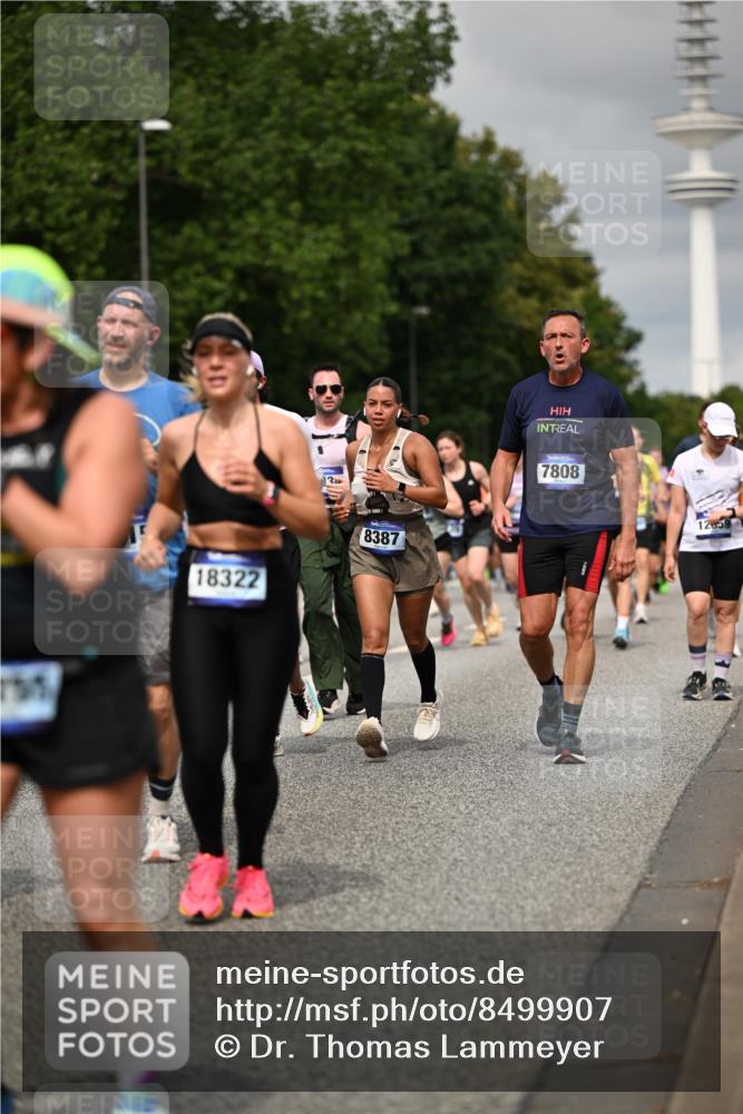 29.06.2025 - hella hamburg halbmarathon Dr. Thomas Lammeyer http://msf.ph/oto/8499907 29.06.2025 10:24:23 Kennedybrücke 1046, 1069, 1110, 1115, 1154, 1474, 1534, 2357, 3278, 3678, 3733, 4422, 4539, 4585, 4614, 4737, 4739, 5123, 5659, 5831, 5849, 5937, 6444, 7101, 7519, 7739, 7744, 7808, 7917, 8387, 8462, 8588, 9136, 9196, 9735, 10414, 10550, 10595, 10622, 11028, 11434 meine-sportfotos.de