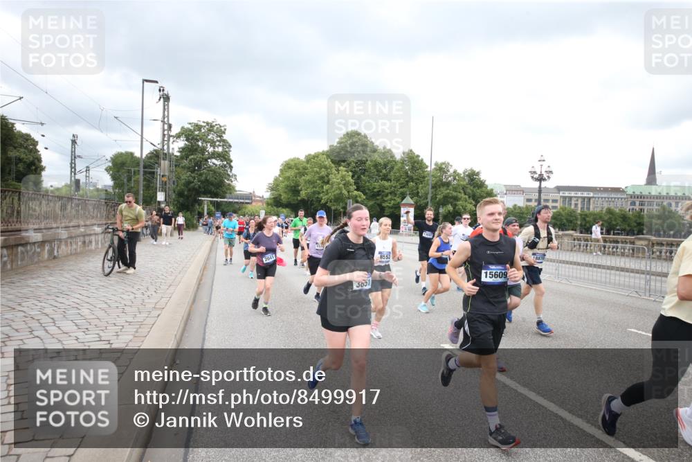 29.06.2025 - hella hamburg halbmarathon Jannik Wohlers http://msf.ph/oto/8499917 29.06.2025 10:56:59 Lombardsbrücke 2041, 2370, 3195, 3388, 3723, 3750, 3851, 4086, 4106, 4180, 4197, 5117, 5316, 5738, 6827, 7728, 7787, 8035, 8287, 8386, 8540, 8552, 8851, 8853, 8873, 9110, 9430, 9670, 9824, 10078, 10913, 10914, 12306, 12396, 12698, 12713, 12799, 12819, 12832, 12984, 13048, 13224, 13425, 13427, 13438, 13490, 13513, 13697, 13731, 14366, 14862, 14944, 14968, 15958, 16007, 16130, 18534 meine-sportfotos.de