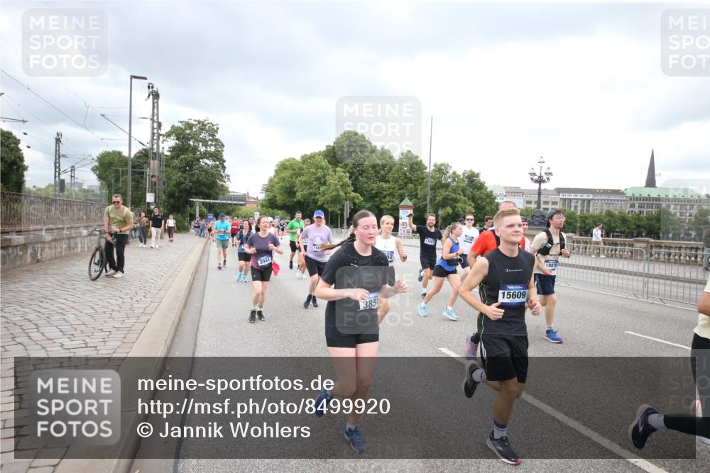 29.06.2025 - hella hamburg halbmarathon Jannik Wohlers http://msf.ph/oto/8499920 29.06.2025 10:56:59 Lombardsbrücke 2041, 2370, 3195, 3388, 3723, 3750, 3851, 4086, 4106, 4180, 4197, 5117, 5316, 5738, 6827, 7728, 7787, 8035, 8287, 8386, 8540, 8552, 8851, 8853, 8873, 9110, 9430, 9670, 9824, 10078, 10913, 10914, 12306, 12396, 12698, 12713, 12799, 12819, 12832, 12984, 13048, 13224, 13425, 13427, 13438, 13490, 13513, 13697, 13731, 14366, 14862, 14944, 14968, 15958, 16007, 16130, 18534 meine-sportfotos.de