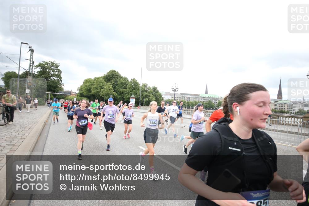 29.06.2025 - hella hamburg halbmarathon Jannik Wohlers http://msf.ph/oto/8499945 29.06.2025 10:57:00 Lombardsbrücke 1643, 2041, 2370, 3195, 3388, 3723, 3750, 3851, 4086, 4106, 4180, 4197, 5117, 5316, 5738, 6827, 7728, 7787, 8035, 8287, 8386, 8540, 8552, 8851, 8853, 8873, 9110, 9430, 9670, 9824, 10078, 10913, 10914, 12306, 12396, 12698, 12713, 12799, 12819, 12832, 12984, 13048, 13224, 13425, 13427, 13438, 13490, 13697, 13731, 14366, 14862, 14944, 14968, 15033, 15958, 16007, 16130, 18534 meine-sportfotos.de