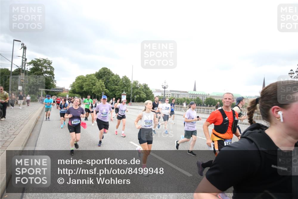 29.06.2025 - hella hamburg halbmarathon Jannik Wohlers http://msf.ph/oto/8499948 29.06.2025 10:57:00 Lombardsbrücke 1643, 2041, 2370, 3195, 3388, 3723, 3750, 3851, 4086, 4106, 4180, 4197, 5117, 5316, 5738, 6827, 7728, 7787, 8035, 8287, 8386, 8540, 8552, 8851, 8853, 8873, 9110, 9430, 9670, 9824, 10078, 10913, 10914, 12306, 12396, 12698, 12713, 12799, 12819, 12832, 12984, 13048, 13224, 13425, 13427, 13438, 13490, 13697, 13731, 14366, 14862, 14944, 14968, 15033, 15958, 16007, 16130, 18534 meine-sportfotos.de