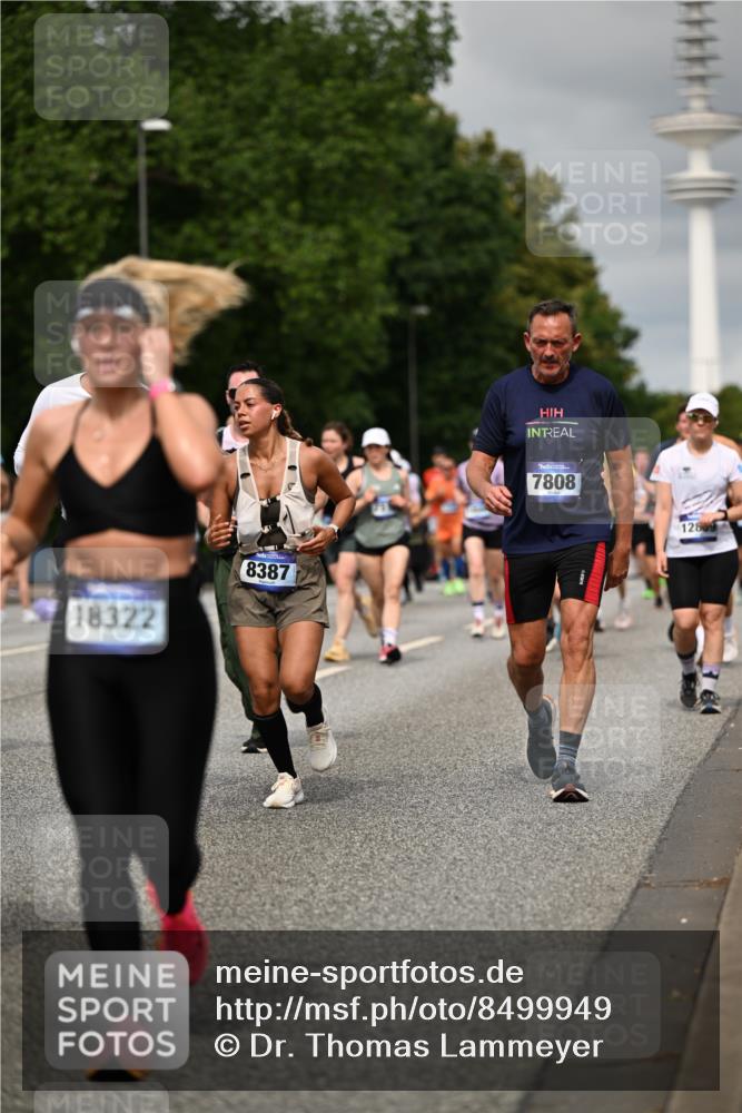 29.06.2025 - hella hamburg halbmarathon Dr. Thomas Lammeyer http://msf.ph/oto/8499949 29.06.2025 10:24:24 Kennedybrücke 1046, 1069, 1110, 1115, 1154, 1471, 1474, 1534, 2357, 3278, 3678, 3733, 4422, 4539, 4585, 4614, 4737, 4739, 5123, 5659, 5831, 5849, 5937, 6444, 7101, 7519, 7739, 7744, 7808, 7917, 8387, 8462, 8588, 9136, 9196, 9735, 10414, 10550, 10595, 10622, 11028, 11434 meine-sportfotos.de