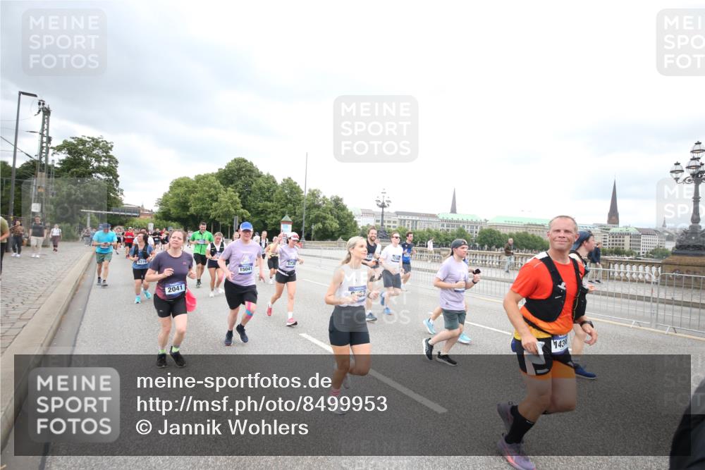 29.06.2025 - hella hamburg halbmarathon Jannik Wohlers http://msf.ph/oto/8499953 29.06.2025 10:57:01 Lombardsbrücke 1643, 2041, 3195, 3385, 3388, 3433, 3723, 3750, 4086, 4106, 4180, 4197, 5117, 5316, 5738, 6827, 6857, 7728, 7787, 8035, 8287, 8386, 8540, 8552, 8851, 8853, 8873, 9110, 9430, 9670, 9824, 10078, 10913, 10914, 12306, 12396, 12698, 12713, 12799, 12819, 12832, 12984, 13048, 13224, 13425, 13427, 13438, 13697, 13731, 14366, 14862, 14944, 14968, 15033, 15288, 15958, 16007, 16130, 18534 meine-sportfotos.de