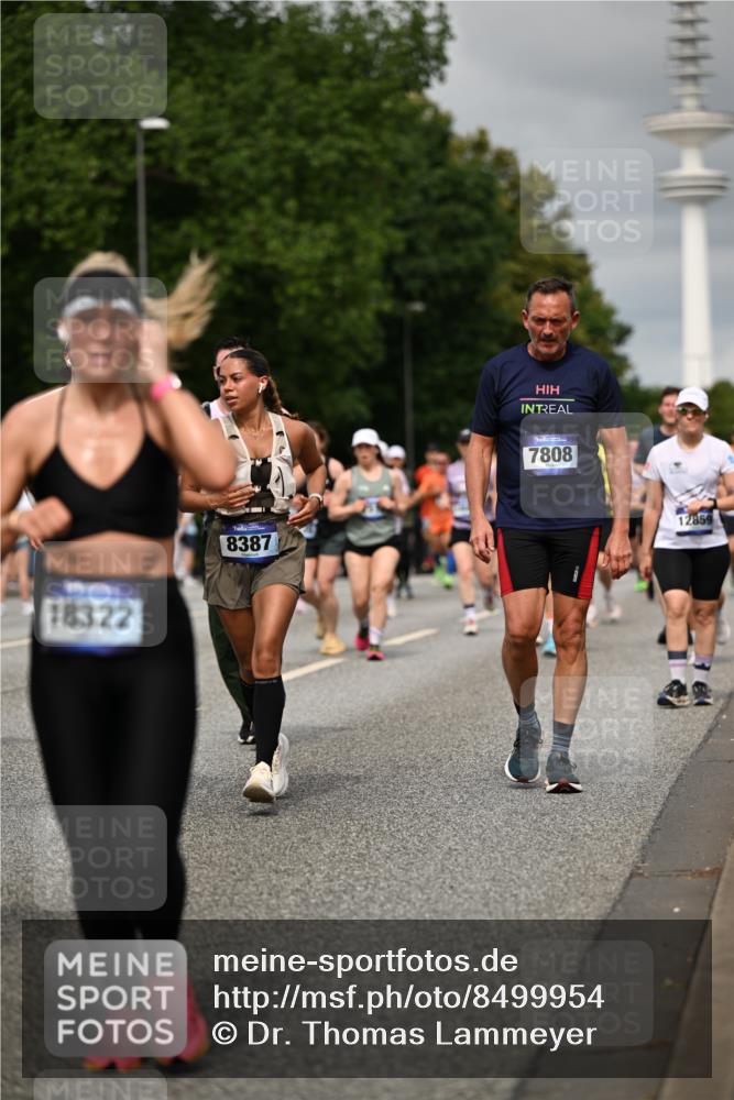 29.06.2025 - hella hamburg halbmarathon Dr. Thomas Lammeyer http://msf.ph/oto/8499954 29.06.2025 10:24:24 Kennedybrücke 1046, 1069, 1110, 1115, 1154, 1471, 1474, 1534, 2357, 3278, 3678, 3733, 4422, 4539, 4585, 4614, 4737, 4739, 5123, 5659, 5831, 5849, 5937, 6444, 7101, 7519, 7739, 7744, 7808, 7917, 8387, 8462, 8588, 9136, 9196, 9735, 10414, 10550, 10595, 10622, 11028, 11434 meine-sportfotos.de