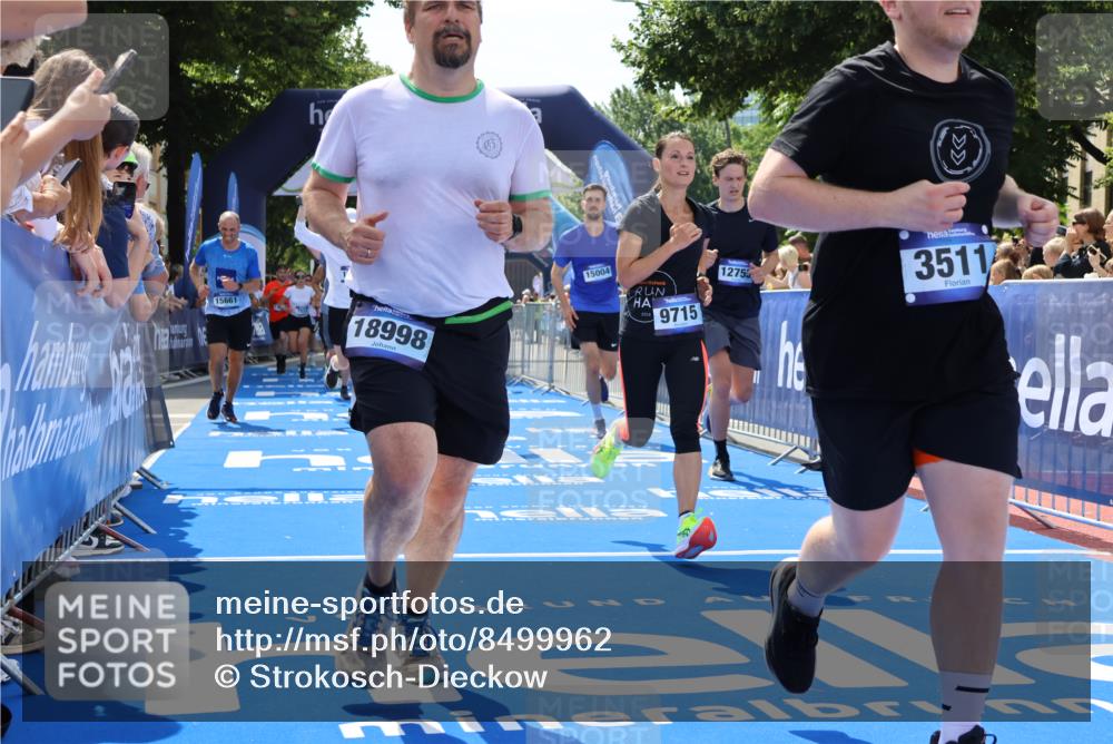 29.06.2025 - hella hamburg halbmarathon Strokosch-Dieckow http://msf.ph/oto/8499962 29.06.2025 11:34:04 Ziel 1029, 1732, 2199, 2933, 3010, 3122, 3511, 3880, 5028, 5557, 6092, 6093, 7140, 7522, 7570, 9715, 10561, 12184, 12755, 12869, 13422, 15004, 15661, 15870, 17412, 17443, 18132, 18998, 19006 meine-sportfotos.de
