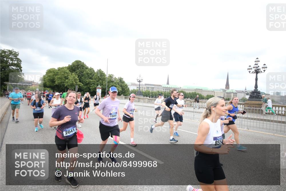 29.06.2025 - hella hamburg halbmarathon Jannik Wohlers http://msf.ph/oto/8499968 29.06.2025 10:57:01 Lombardsbrücke 1643, 2041, 3195, 3385, 3388, 3433, 3723, 3750, 4086, 4106, 4180, 4197, 5117, 5316, 5738, 6827, 6857, 7728, 7787, 8035, 8287, 8386, 8540, 8552, 8851, 8853, 8873, 9110, 9430, 9670, 9824, 10078, 10913, 10914, 12306, 12396, 12698, 12713, 12799, 12819, 12832, 12984, 13048, 13224, 13425, 13427, 13438, 13697, 13731, 14366, 14862, 14944, 14968, 15033, 15288, 15958, 16007, 16130, 18534 meine-sportfotos.de