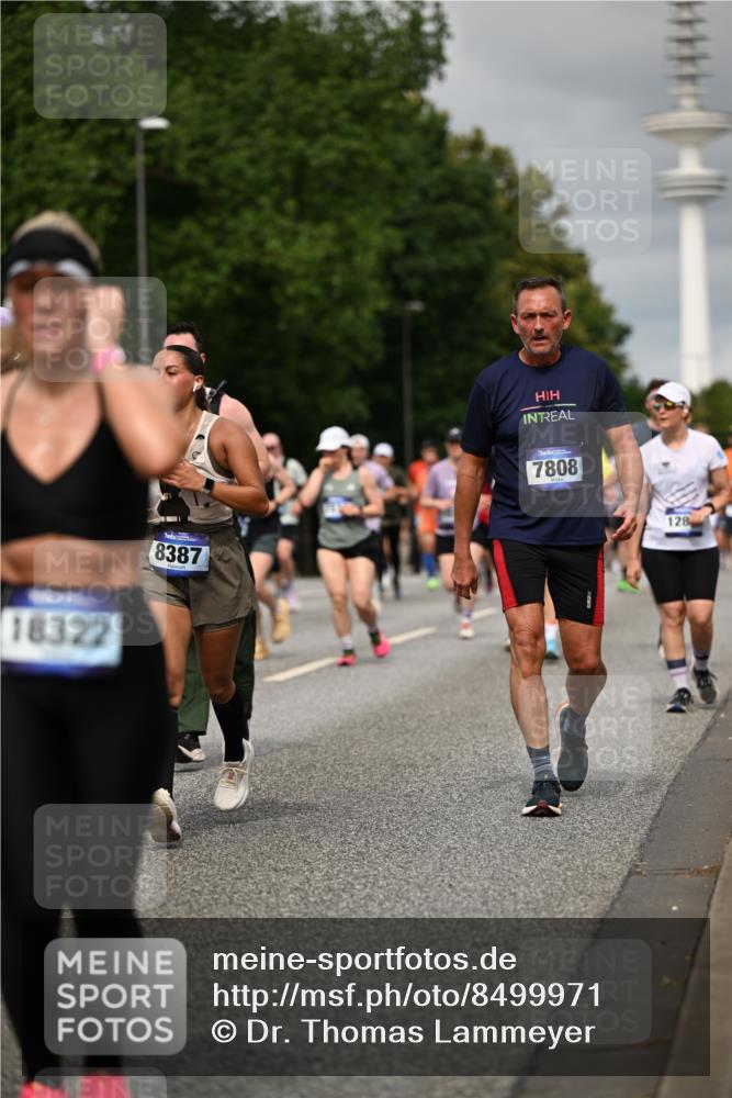 29.06.2025 - hella hamburg halbmarathon Dr. Thomas Lammeyer http://msf.ph/oto/8499971 29.06.2025 10:24:24 Kennedybrücke 1046, 1069, 1110, 1115, 1154, 1471, 1474, 1534, 2357, 3278, 3678, 3733, 4422, 4539, 4585, 4614, 4737, 4739, 5123, 5659, 5831, 5849, 5937, 6444, 7101, 7519, 7739, 7744, 7808, 7917, 8387, 8462, 8588, 9136, 9196, 9735, 10414, 10550, 10595, 10622, 11028, 11434 meine-sportfotos.de