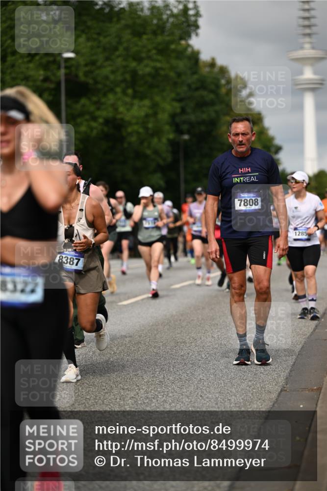 29.06.2025 - hella hamburg halbmarathon Dr. Thomas Lammeyer http://msf.ph/oto/8499974 29.06.2025 10:24:24 Kennedybrücke 1046, 1069, 1110, 1115, 1154, 1471, 1474, 1534, 2357, 3278, 3678, 3733, 4422, 4539, 4585, 4614, 4737, 4739, 5123, 5659, 5831, 5849, 5937, 6444, 7101, 7519, 7739, 7744, 7808, 7917, 8387, 8462, 8588, 9136, 9196, 9735, 10414, 10550, 10595, 10622, 11028, 11434 meine-sportfotos.de