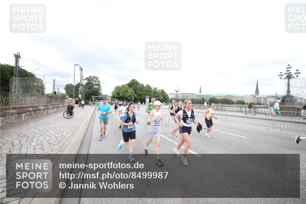 29.06.2025 - hella hamburg halbmarathon Jannik Wohlers http://msf.ph/oto/8499987 29.06.2025 10:57:03 Lombardsbrücke 1643, 2041, 3195, 3385, 3388, 3433, 3723, 3750, 4086, 4106, 4180, 4197, 5117, 5316, 5736, 5738, 6827, 6857, 7720, 7728, 8035, 8287, 8386, 8540, 8552, 8851, 8853, 8873, 9110, 9430, 9496, 9824, 10078, 10913, 10914, 11947, 12172, 12306, 12396, 12698, 12713, 12799, 12819, 13048, 13131, 13224, 13340, 13425, 13427, 13438, 13697, 13731, 14366, 14862, 14944, 14968, 15033, 15288, 15958, 16007, 16130, 18534 meine-sportfotos.de