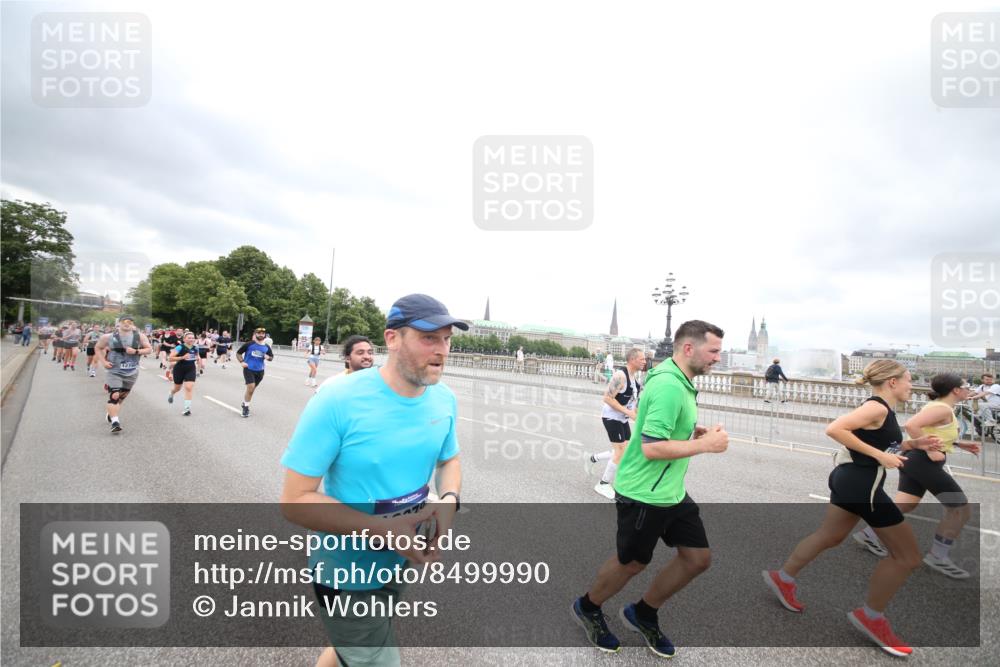 29.06.2025 - hella hamburg halbmarathon Jannik Wohlers http://msf.ph/oto/8499990 29.06.2025 10:57:05 Lombardsbrücke 1643, 2041, 3195, 3385, 3388, 3433, 3750, 4086, 4106, 4180, 4197, 5117, 5632, 5736, 5738, 6827, 6857, 7720, 7728, 8035, 8287, 8386, 8540, 8552, 8708, 8851, 8853, 8873, 9233, 9318, 9430, 9496, 9824, 10078, 10913, 10914, 11947, 12172, 12306, 12396, 12698, 12713, 12799, 12819, 13048, 13131, 13340, 13425, 13427, 13438, 13697, 14256, 14366, 14862, 14944, 14968, 15033, 15288, 15958, 16007, 16130, 18534 meine-sportfotos.de
