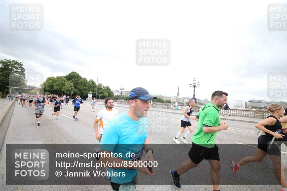 29.06.2025 - hella hamburg halbmarathon Jannik Wohlers http://msf.ph/oto/8500000 29.06.2025 10:57:05 Lombardsbrücke 1643, 2041, 3195, 3385, 3388, 3433, 3750, 4086, 4106, 4180, 4197, 5117, 5632, 5736, 5738, 6827, 6857, 7720, 7728, 8035, 8287, 8386, 8540, 8552, 8708, 8851, 8853, 8873, 9233, 9318, 9430, 9496, 9824, 10078, 10913, 10914, 11947, 12172, 12306, 12396, 12698, 12713, 12799, 12819, 13048, 13131, 13340, 13425, 13427, 13438, 13697, 14256, 14366, 14862, 14944, 14968, 15033, 15288, 15958, 16007, 16130, 18534 meine-sportfotos.de