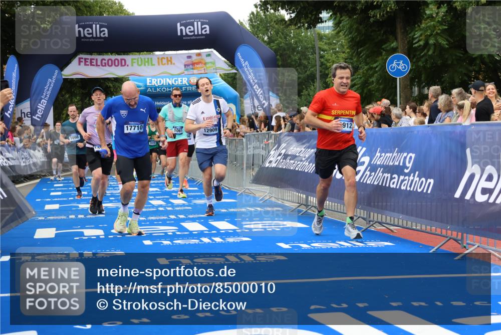 29.06.2025 - hella hamburg halbmarathon Strokosch-Dieckow http://msf.ph/oto/8500010 29.06.2025 10:53:27 Ziel 1030, 1061, 1098, 1499, 1727, 1783, 2070, 2354, 3399, 5866, 6198, 6628, 6629, 6942, 8651, 11068, 12490, 12909, 13912, 13997, 15113, 15497, 15838, 17710, 18134, 18450, 18612 meine-sportfotos.de