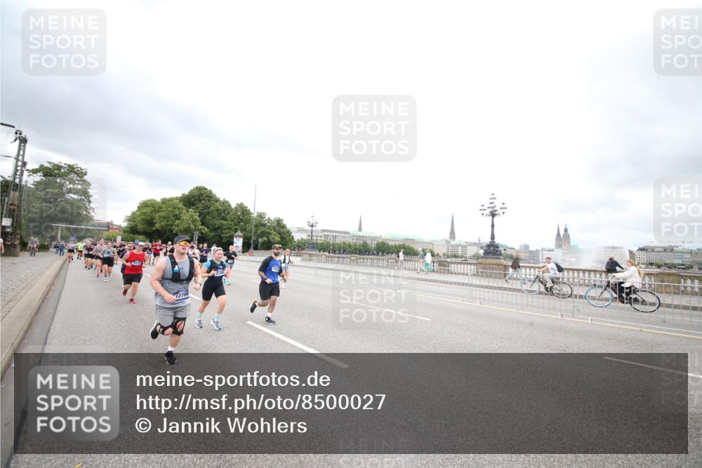 29.06.2025 - hella hamburg halbmarathon Jannik Wohlers http://msf.ph/oto/8500027 29.06.2025 10:57:06 Lombardsbrücke 1265, 1643, 2041, 3385, 3388, 3433, 3750, 4180, 4197, 5117, 5632, 5736, 5738, 6827, 6857, 7720, 7728, 8035, 8287, 8386, 8540, 8552, 8708, 8853, 8873, 9233, 9318, 9430, 9496, 9824, 10078, 10913, 10914, 11947, 12172, 12306, 12396, 12713, 12799, 12819, 13048, 13131, 13340, 13425, 13427, 13438, 13697, 14256, 14366, 14862, 14944, 14968, 15033, 15288, 15958, 16007, 16130, 18534 meine-sportfotos.de